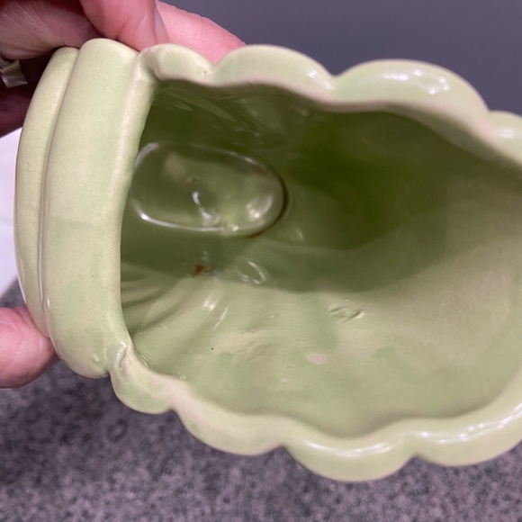 Elegant Green Shell Vase - Picture 10 of 16
